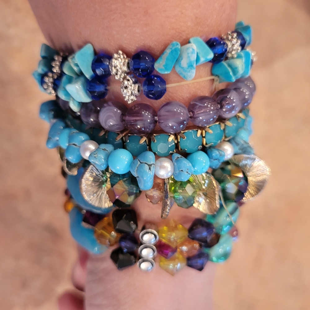 Bundle of Bracelets! Beads & Baubles! Blue ~ Green ~ Iridescent ~ Wow! - Picture 5 of 12